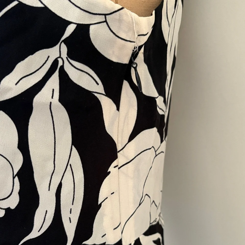 White House Black Market Black & White Floral V-Neck Midi Dress - Picture 2 of 5